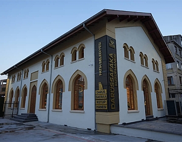 İstanbul Darüşşafaka Kütüphanesi